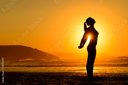 Foto-Stoff bedruckt - Relaxing exercises on beach at sunset (von Dirima)