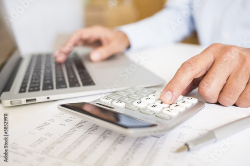 Fotografía Man doing his accounting, financial adviser working