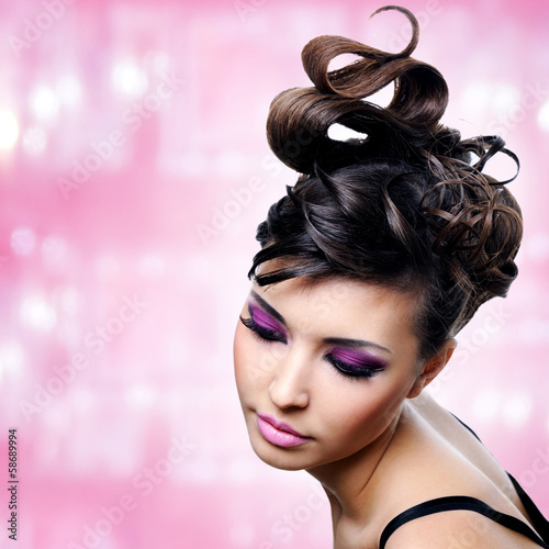 Naklejka dekoracyjna Face of beautiful woman with fashion hairstyle and glamour makeu