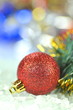 dekoracja bożonarodzeniowa, kolorower bombki na tle bokeh