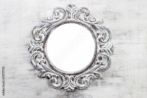 Fotovorhang - Rustic wooden round frame on grey background. Copy space (von agneskantaruk)