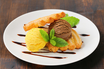 Sticker - Ice cream with puff pastry biscuits