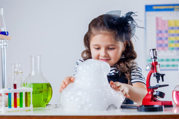 pretty naturalist evaluates results of experiment