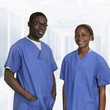 Afrikanisches Ärzteteam in blauer Arbeitskleidung Portrait