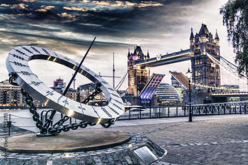 Naklejka na drzwi London Bridge by night with bridge open