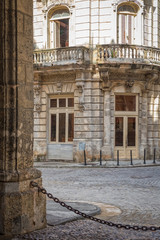 Canvas Print - Colonial buildings in Old Havana