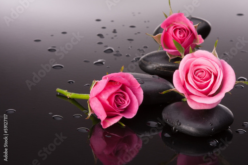einzelne bedruckte Lamellen - Spa stone and rose flowers still life. Healthcare concept. (von Natika)