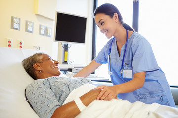 Wall Mural - Nurse Talking To Senior Woman In Hospital Room