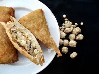 Wall Mural - egg rolls with vegetables