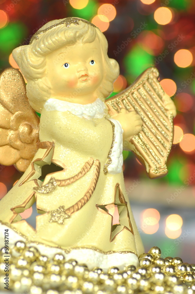 dekoracja bożonarodzeniowa, figurka aniołka na tle bokeh - obrazy, fototapety, plakaty 