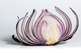 Fototapeta Młodzieżowe - Slice of red onion