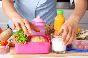 Canvas Print - Breakfast for school