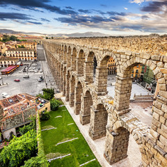 Wall Mural - The famous ancient aqueduct in Segovia, Castilla y Leon, Spain