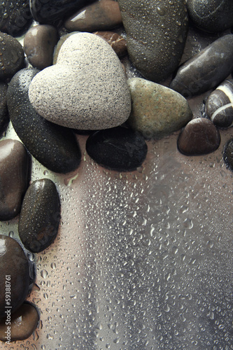 Foto-Fahne - Grey stone in shape of heart, on light background (von Africa Studio)