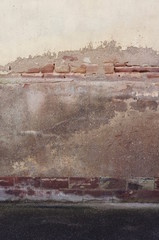 Wall Mural - Marode Fassade mit Buntsandsteinsockel