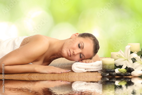 Foto-Duschvorhang nach Maß - woman in spa salon lying on the massage desk (von zhagunov_a)