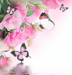 Fotomurales - Bouquet of pink roses and butterfly, floral background