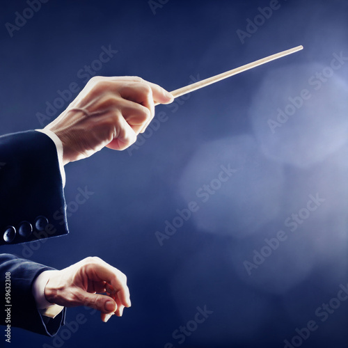 Dekoracja na wymiar  rece-dyrygenta-orkiestry