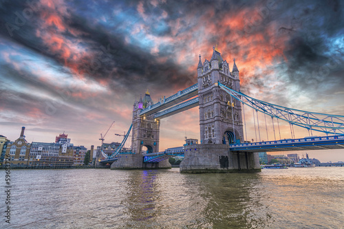 Naklejka - mata magnetyczna na lodówkę London Bridge at sunset