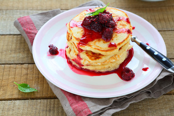 Canvas Print - American pancakes with berry sauce