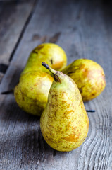 Canvas Print - Yellow pears in a row