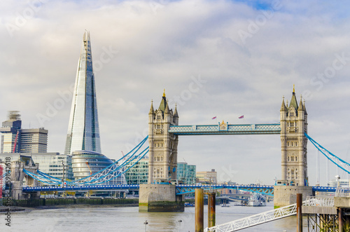 Naklejka na drzwi The Shard and Tower Bridge on Thames river in London, UK