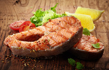 grilled salmon steak slices