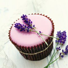 Wall Mural - Lavender cupcake