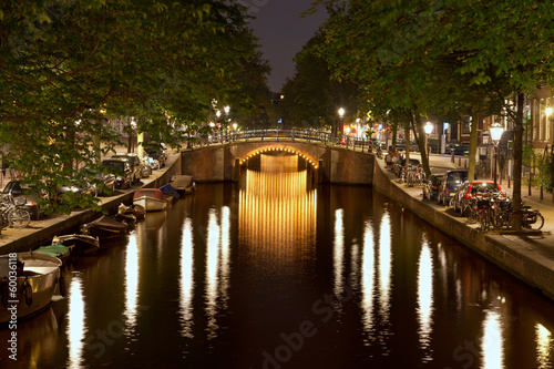 Fotografía Amsterdam triples Puentes en la noche