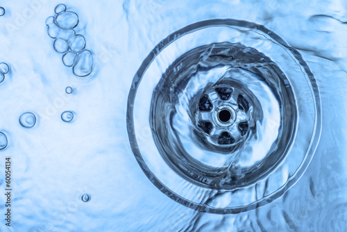 Fotografía Fregadero de la cocina, agua corriente (azul claro)