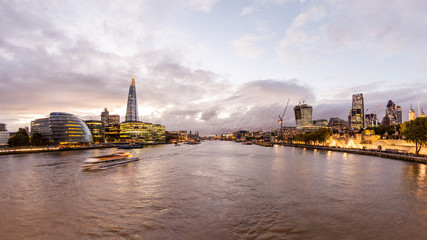 Wall Mural - London Cityscape at Dusk