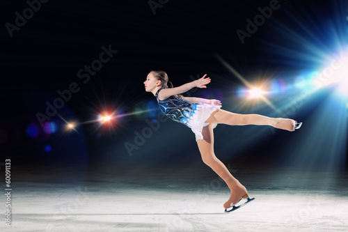 Foto-Fußmatte - Little girl figure skating (von Sergey Nivens)