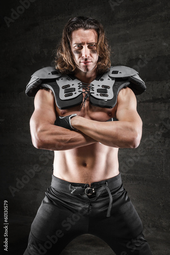 Fototeppich - Handsome muscular football player (von guerrieroale)