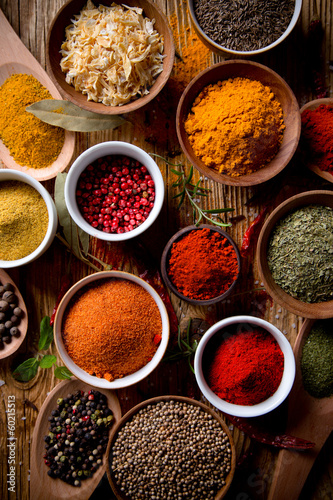Photo Assorted spices on wooden background