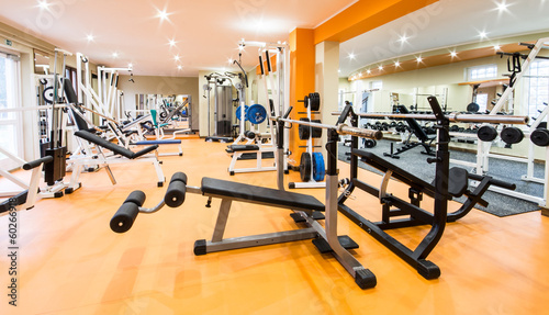 Fotografía Interior view of a gym with equipment.