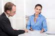 © Lifeisbeautiful - Beratungsgespräch: Bank Kauffrau mit Kunde
