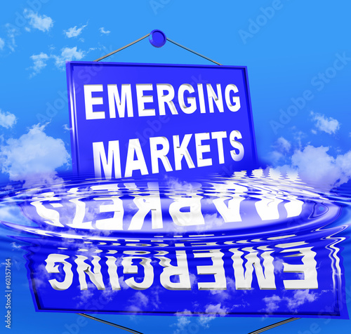 Cuadros en Lienzo emerging markets sea clouds waves