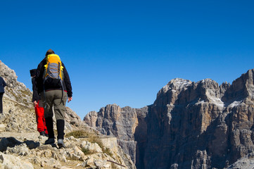 Sticker - Wanderer in den Dolomiten - Alpen