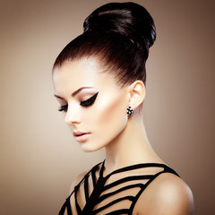 Wall Mural - portrait of beautiful sensual woman with elegant hairstyle. per