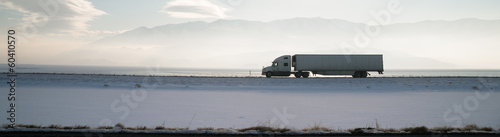 Fotomural Long Haul Trucker White Light Polution Salt Flats Utah Highway