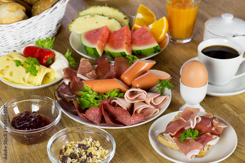 gedeckter frühstückstisch Stock Photo