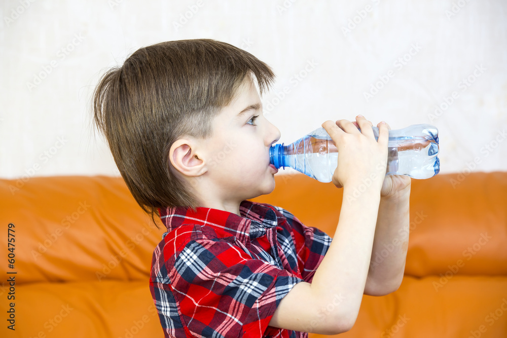 boy drinks water from a plastic bottle - obrazy, fototapety, plakaty 