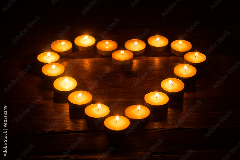 Stock-Foto „Herz aus Kerzen“