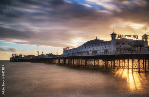 Cuadros en Lienzo Winter sunset long exposure over Brighton pier.