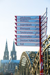 © Christian Müller - Kölner Dom, Hohenzollernbrücke und Wegweiser