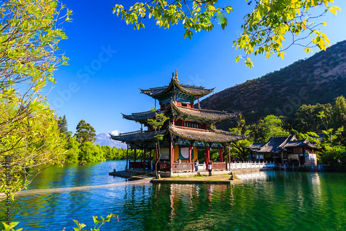 stare-miasto-lijiang-sceny-black-dragon-pool-park