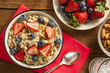 Healthy Homemade Oatmeal with Berries