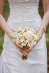 Wall Mural - bride with flowers