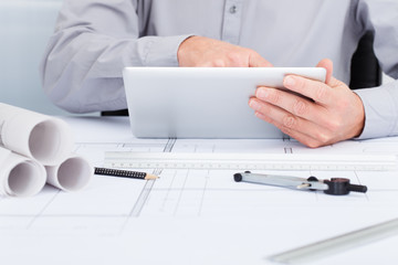 Aufkleber - Architect Using Digital Tablet