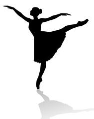 silhouette di ballerina su sfondo bianco